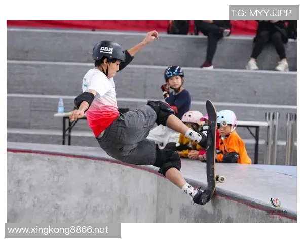 西安滑板队荣登全国运动滑板灵活性排行榜第十名展现青春活力与竞技精神 西安滑板队荣登全国运动滑板灵活性排行榜第十名展现青春活力与竞技精神